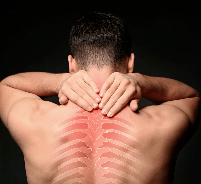 Мъж се притеснява от остеохондроза на гръдния кош