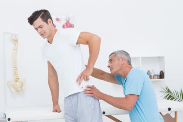 преглед от лекар за болки в гърба